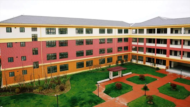 [浦東]龔路中學(xué):浦東新區(qū)教育局領(lǐng)導(dǎo)蒞臨龔路中學(xué)新校區(qū)開展視察調(diào)研工作