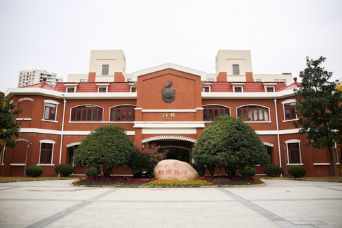 同心協力 共育英才:上海市南洋模范中學"