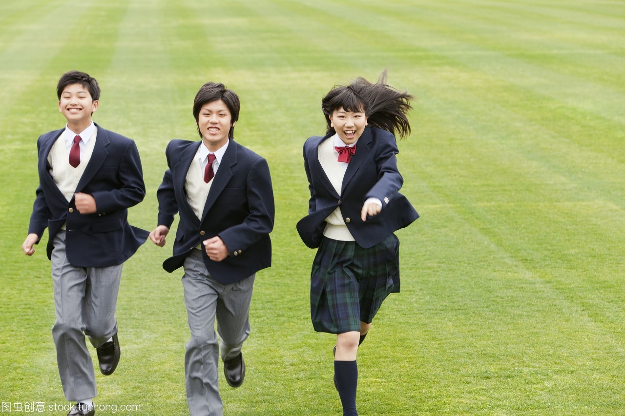 四月,樂趣,顧盼,草坪,活力,西裝外套,戶外,高中生,均勻,生活方式,前,女孩,全身,年青人,三個人,中學生,人,跑,男孩,全身像,匹敵,日本人,友誼,2012年,同學,16歲至19歲,amana,13歲到15歲,快樂童年