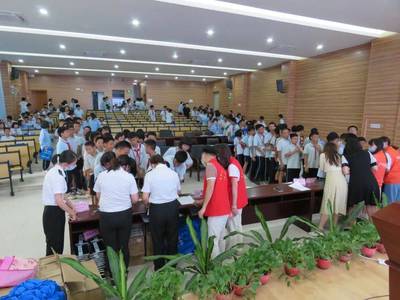 聽(tīng)完這場(chǎng)講座,珠江中學(xué)同學(xué)們表示:再也不吃這種“辣條”了!