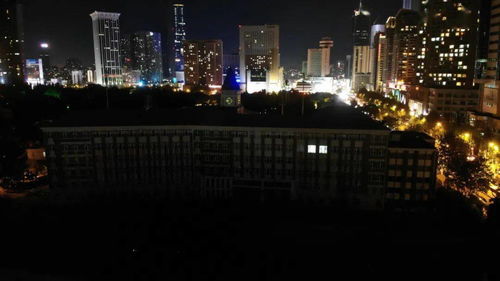 流光璀璨 明燭山海 大連市第二十四中學(xué)為高三學(xué)子加油,為黨百年慶生