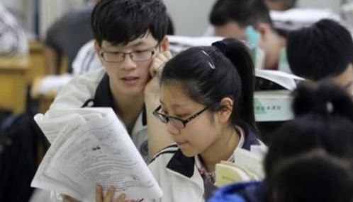 衡水中學高二護旗手帥上熱搜,顏值被一陣追捧,卻突然 翻車 了