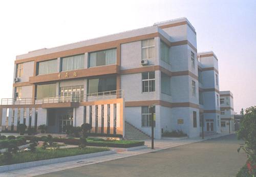 海門市三廠中學(xué)