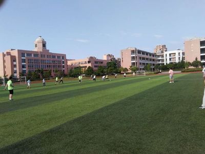 蘭溪市聚仁教育集團育才中學2017年足球班級聯(lián)賽順利落幕