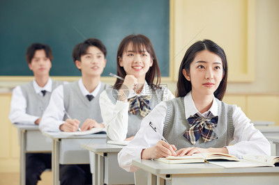 中學生認真聽教師授課高清圖片下載-正版圖片501628226