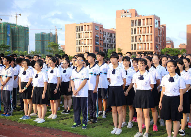 回顧思考 儀式助力成長 --記廈門雙十中學漳州分校2016-2017學年高中部閉學儀式