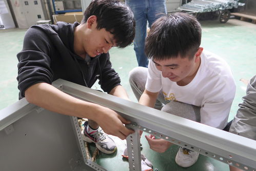 在創新創業中成長的00后大學生