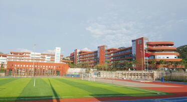 嶗山區第二中學校長 讓學生成為最好的自己