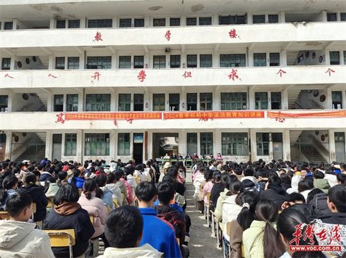 松柏中學(xué)舉行表彰大會(huì)暨初中學(xué)業(yè)水平考試動(dòng)員會(huì)